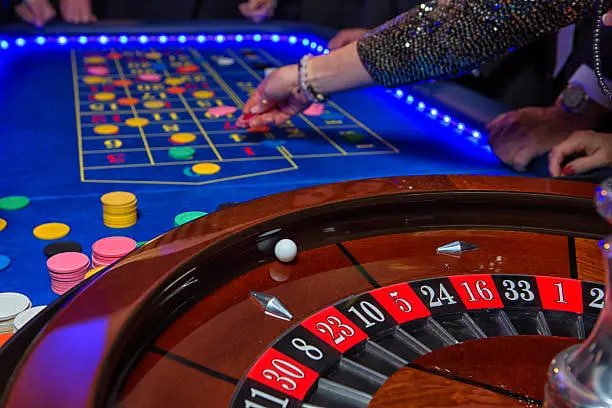 Online Card Games Baccarat Poker Table ကစားနေသောပုံ